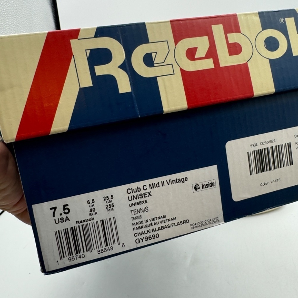 NEW Reebok Club C Mid II Vintage Unisex US 7.5 EUR 40 - Picture 2 of 9